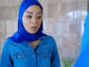 兩個穆斯林少女與搬運工雙飛三人口交